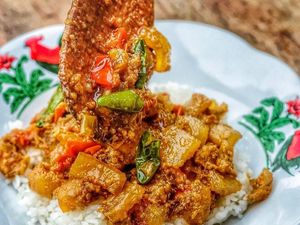 Pecinta Pedas? Yuk, Cicip Bebek Hingga Ayam Berlumur Sambal yang Enak di Sini Pecinta Pedas? Yuk, Cicip Bebek Hingga Ayam Berlumur Sambal yang Enak di Sini