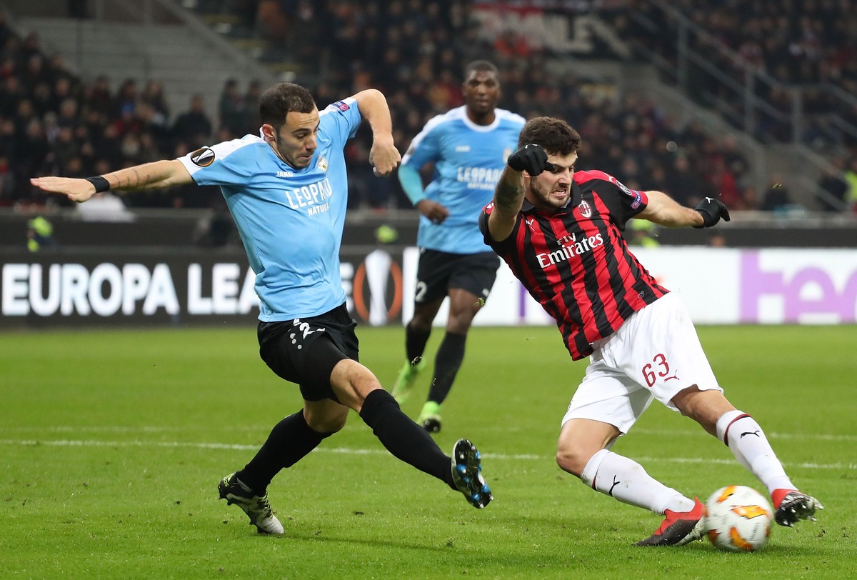 AC Milan mesti comeback sebelum mengalahkan Dudelange di Liga Europa. (Foto: Marco Luzzani/Getty Images)