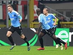Dudelange bahkan berbalik unggul di awal babak kedua. David Turpel membuat AC Milan tertinggal 1-2 lewat golnya. (Foto: Daniele Mascolo/Reuters)