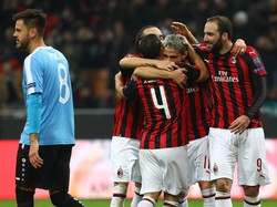Kemenangan itu memastikan Milan masih menjaga peluang lolos ke babak 32 besar Liga Europa. Milan kini menempati peringkat dua di Grup F dengan 10 poin, dan tinggal melakoni laga penentu dengan Olympiakos pada 14 Desember mendatang. (Foto: Marco Luzzani/Getty Images)