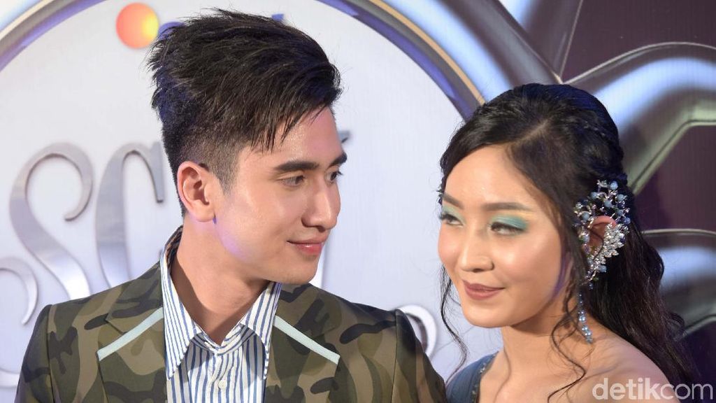Tatapan Verrell Bramasta ke Natasha Wilona Romantis Banget! Tatapan Verrell Bramasta ke Natasha Wilona Romantis Banget!