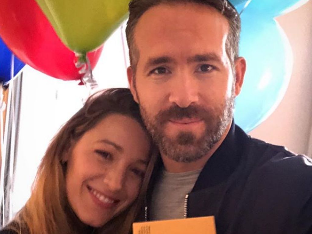 Pamer Baby Bump, Blake Lively Hamil Anak Ketiga Pamer Baby Bump, Blake Lively Hamil Anak Ketiga