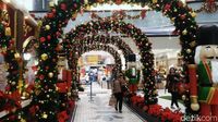 Nuansa Natal Hiasi Pusat Perbelanjaan