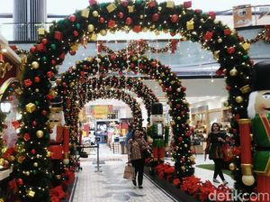 Nuansa Natal Hiasi Pusat Perbelanjaan