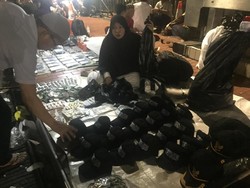 Penjual Atribut Reuni 212 Mulai Berjualan di Masjid Istiqlal