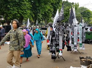 Jelang Reuni 212, Penjual Atribut Mulai Ramaikan Istiqlal