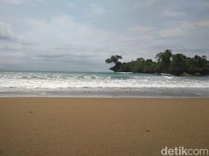 Foto: Pantai Pelang di Trenggalek, Tempat Liburan Kamu Selanjutnya