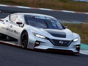 Mobil Balap Listrik Nissan Keren Abis! Mobil Balap Listrik Nissan Keren Abis!