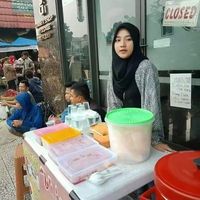 Wah! Penjual Nasi Uduk Cantik Ini Hebohkan Netizen
