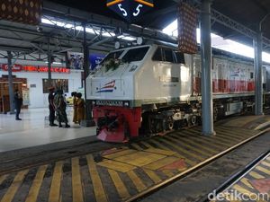 Meluncur! KA Trans Jateng-DIY Resmi Beroperasi Hari Ini Meluncur! KA Trans Jateng-DIY Resmi Beroperasi Hari Ini