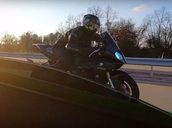 Ada-ada Saja, McLaren 720S VS BMW S1000RR