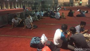 Ramainya Istiqlal di Malam Jelang Reuni 212