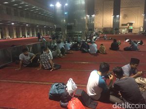 Ramainya Istiqlal di Malam Jelang Reuni 212