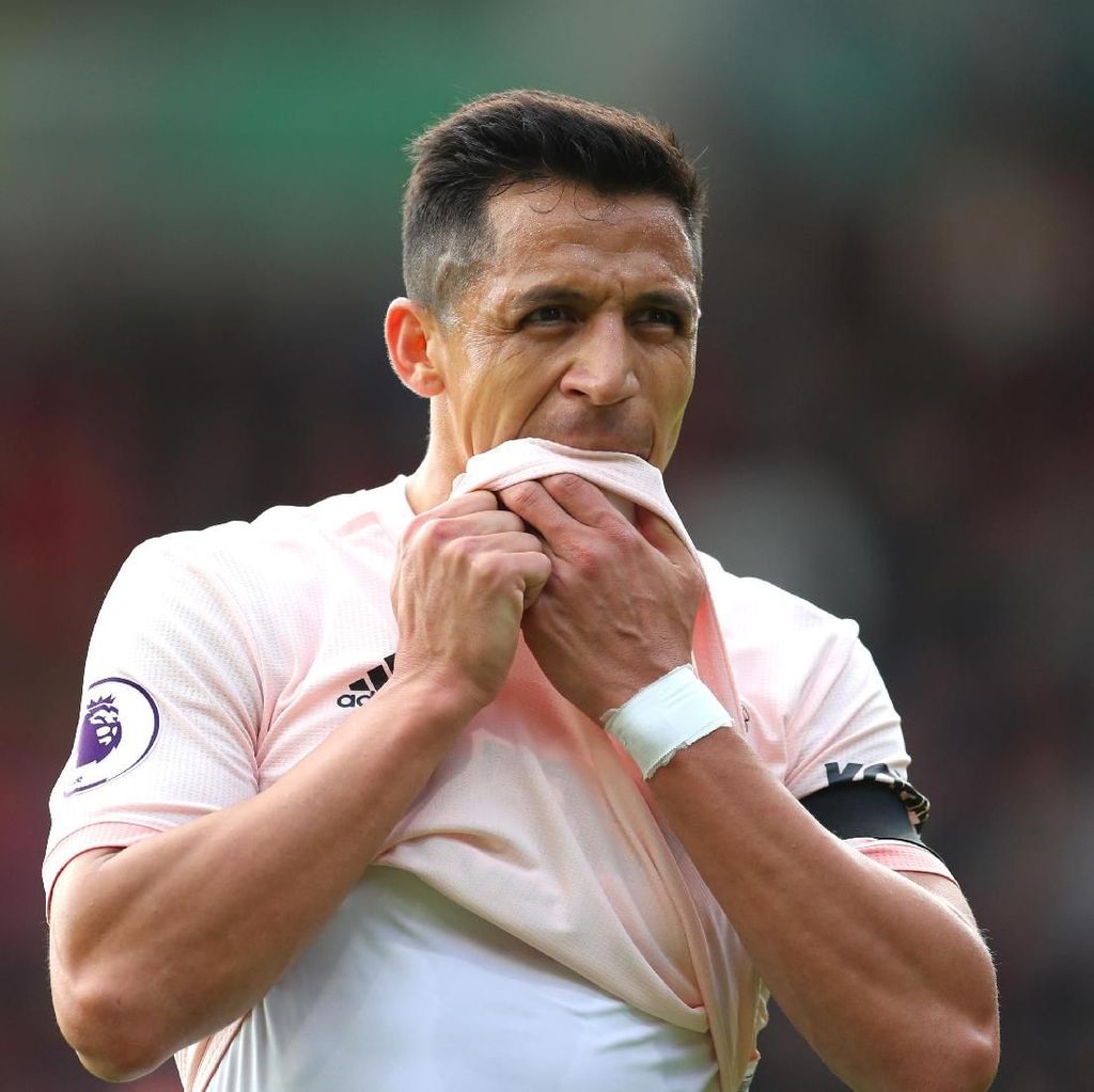 Alexis Sanchez Tidak Sedang Dikutuk, Cuma Kurang Hoki