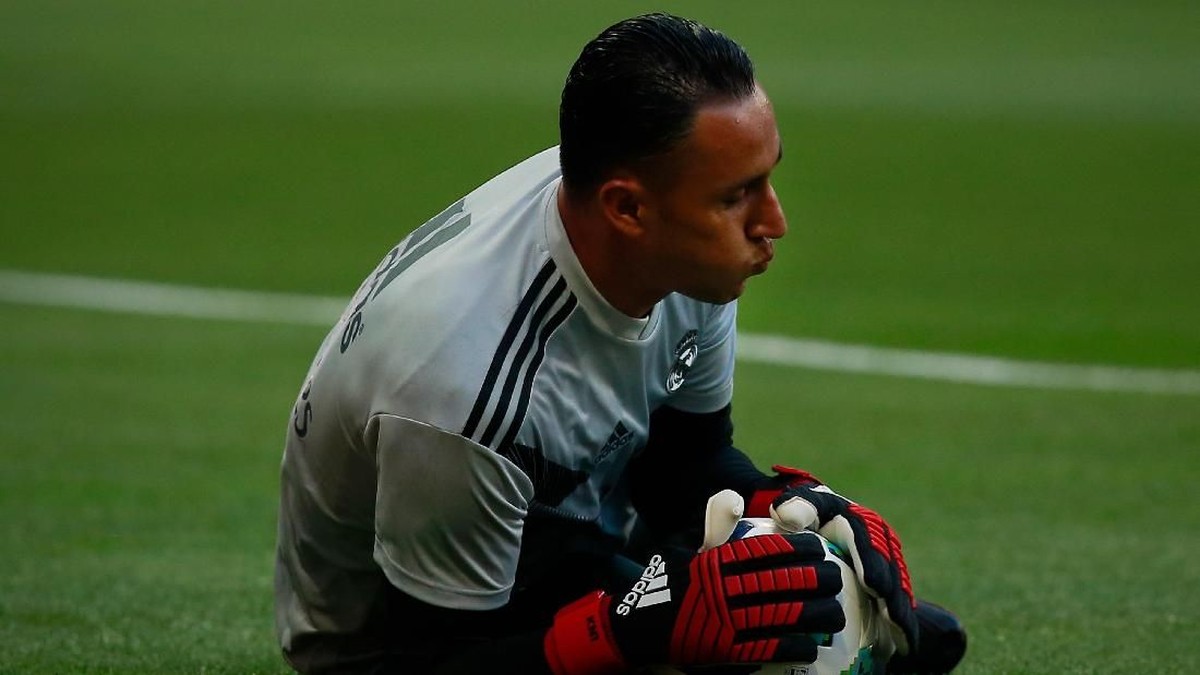 Keylor Navas amat frustrasi karena kini selalu dicadangkan. (Foto: Gonzalo Arroyo Moreno/Getty Images)