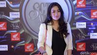 Gaya Seksi Celine Evangelista dengan Gaun Mini