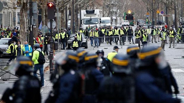 Aksi protes rompi kuning di Prancis / 