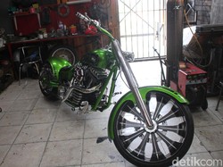 Harley-Davidson Road King 2006, Si Hijau Bergaya Chopper