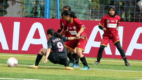Serunya Kompetisi Sepak Bola Khusus Wanita
