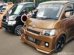 Mobil Modif Daihatsu Banjiri Istora Senayan