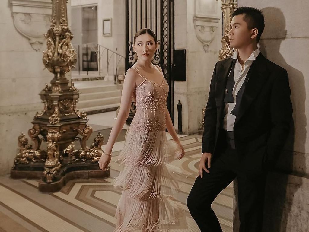 Prewedding di Eropa, Jusup-Clarissa Pilih Tempat di Eiffel hingga Kastil Tua Prewedding di Eropa, Jusup-Clarissa Pilih Tempat di Eiffel hingga Kastil Tua