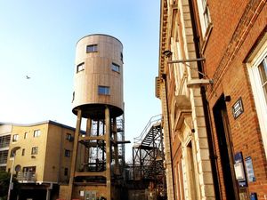 Siapa Sangka, Rumah Ini Ternyata Bekas Tower Tampungan Air