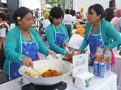 Serunya Lomba Masak Rendang dan Cicipi Kuliner Minang di Nusantara Marandang