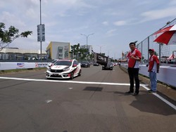 Ngegas Honda Brio di Sirkuit BSD City Grand Prix