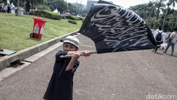 Potret Anak-anak yang Sengaja Diajak ke Reuni Akbar Mujahid 212