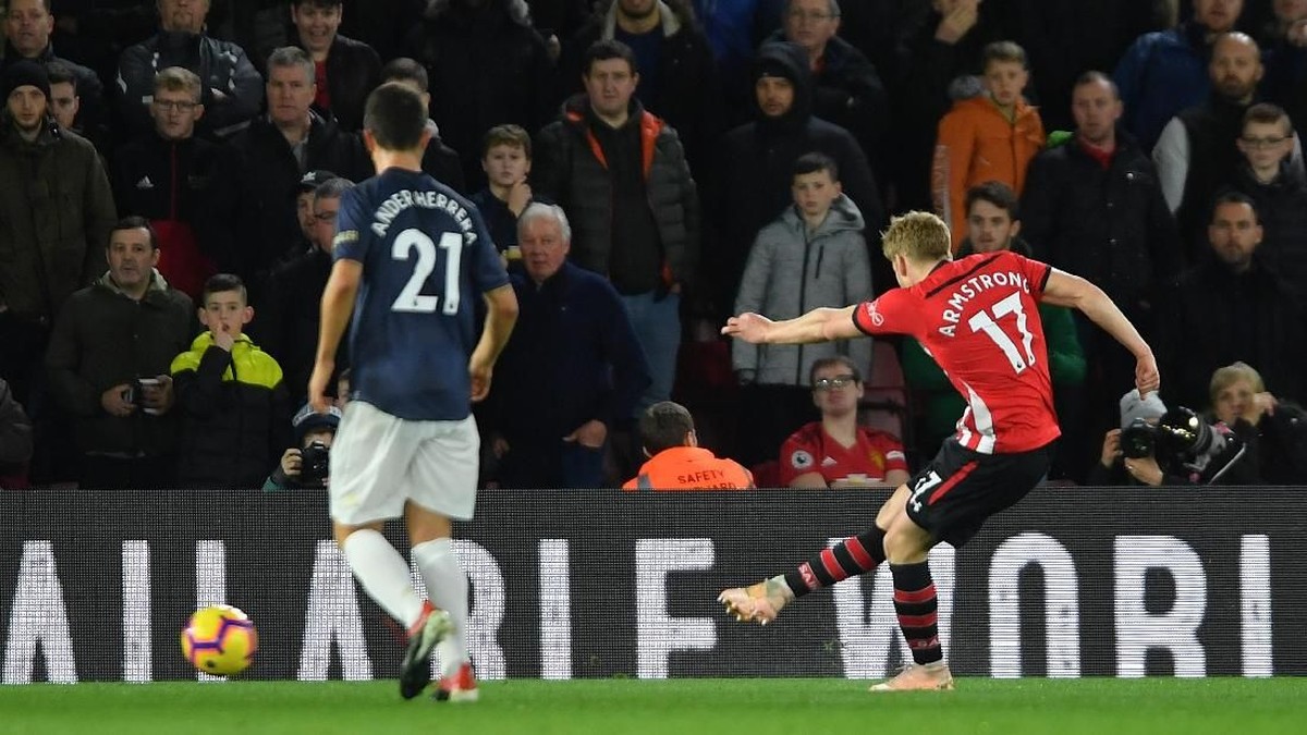 Manchester United sementara bermain imbang 2-2 dengan Southampton di babak pertama laga pekan ke-14 Liga Inggris. (Foto: Mike Hewitt/Getty Images)