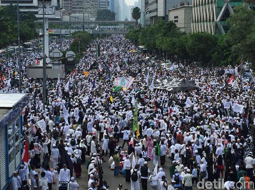 Sumpah Reuni 212 ke Habib Rizieq: Agar Syariat Allah Berdaulat di RI Sumpah Reuni 212 ke Habib Rizieq: Agar Syariat Allah Berdaulat di RI