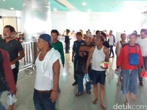 Ratusan Penumpang KM Gerbang Samudra I Tiba di Pelabuhan Perak