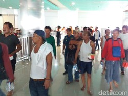 Ratusan Penumpang KM Gerbang Samudra I Tiba di Pelabuhan Perak