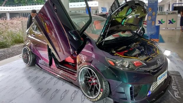 Mobil Jazz modifikasi garapan Platinum