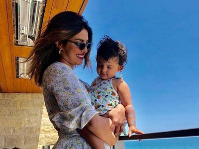 10 Momen Manis Priyanka Chopra-Nick Jonas Bersama Keponakan