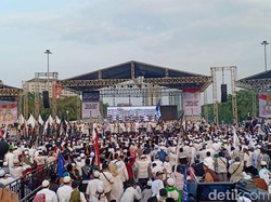 Berseragam Dinas, Anies Hadiri Reuni 212