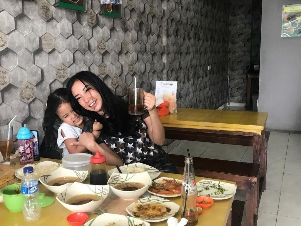 Dilraba Dilmurat yang Doyan Es Krim hingga Makanan Enak Pilihan Renny Sutiyoso Dilraba Dilmurat yang Doyan Es Krim hingga Makanan Enak Pilihan Renny Sutiyoso