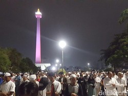 Peserta Reuni 212 Mulai Putihkan Monas