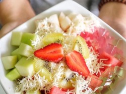 Salad Buah Segar yang Bersaus Creamy Bisa Dibuat dengan 5 Langkah Ini