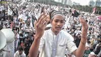 Berbagai Ekspresi Syahdu Peserta Reuni 212 2018