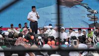 Potret Aksi Anies Baswedan Berbaju Dinas di Reuni 212