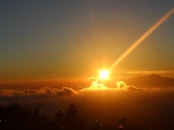 5 Spot Alternatif Berburu Sunrise di Bromo Selain Puncak Penanjakan