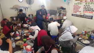 Lapar Usai Aksi, Peserta Reuni 212 Serbu Warteg