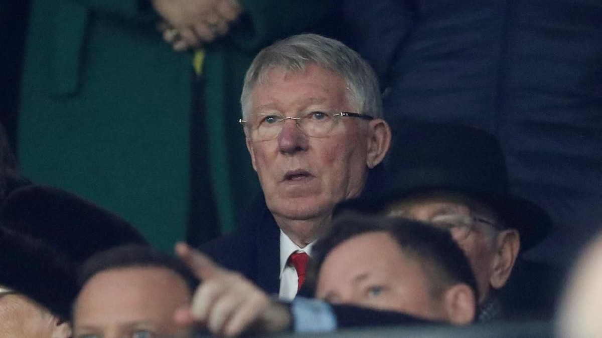 Sir Alex Ferguson mengunjungi pusat latihan MU di Carrington. (Foto: Matthew Childs/Reuters)