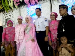 Saat Anies Tiba-tiba Hadiri Pernikahan Warga