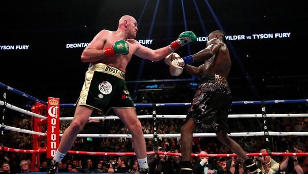 Duel Sengit Tyson Fury dan Deontay Wilder Tanpa Pemenang