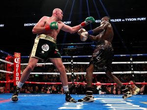 Duel Sengit Tyson Fury dan Deontay Wilder Tanpa Pemenang