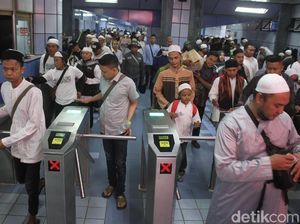 Ada Tambahan 2 Rangkaian KRL Khusus Saat Reuni 212 Ada Tambahan 2 Rangkaian KRL Khusus Saat Reuni 212