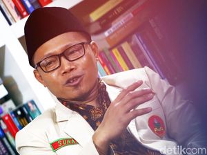 Cak Nanto Sapa Megawati di Muktamar Pemuda Muhammadiyah: Saya Kader Ibu Cak Nanto Sapa Megawati di Muktamar Pemuda Muhammadiyah: Saya Kader Ibu