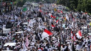 Tak Bisa Masuk Monas, Massa Tetap Antusias Mengikuti Reuni 212